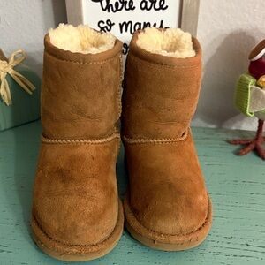 UGG Tan Kids Boots SZ 9 T box 50